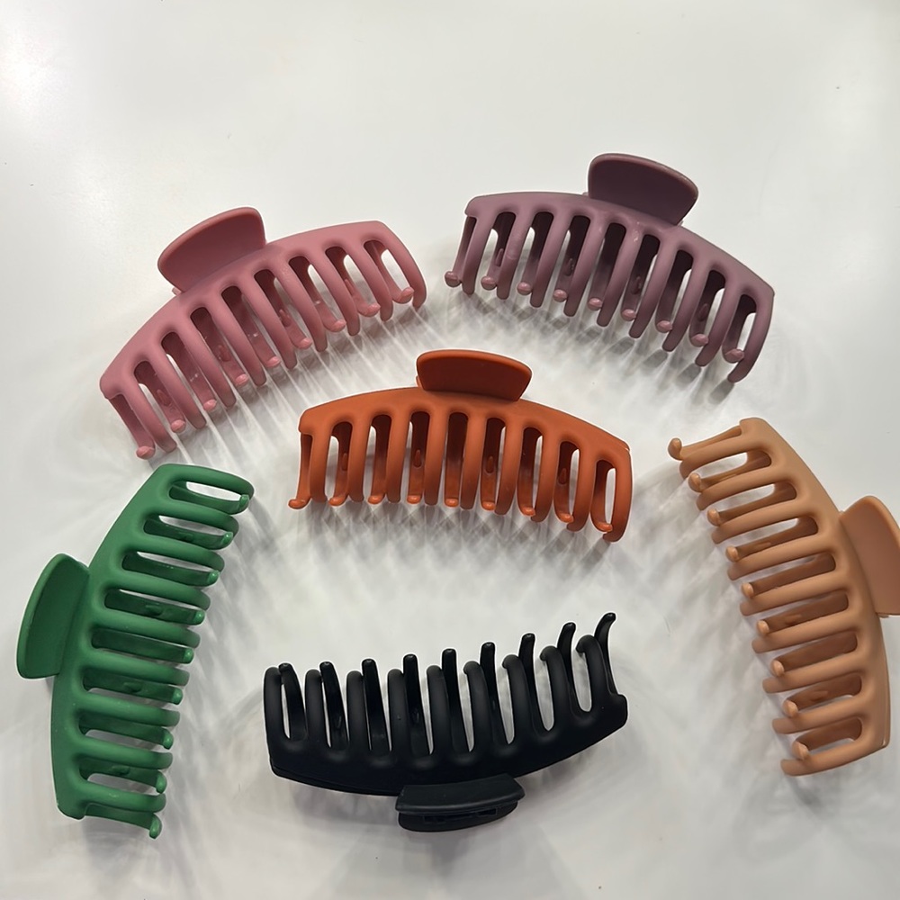 set of 6 unused claw clips!
